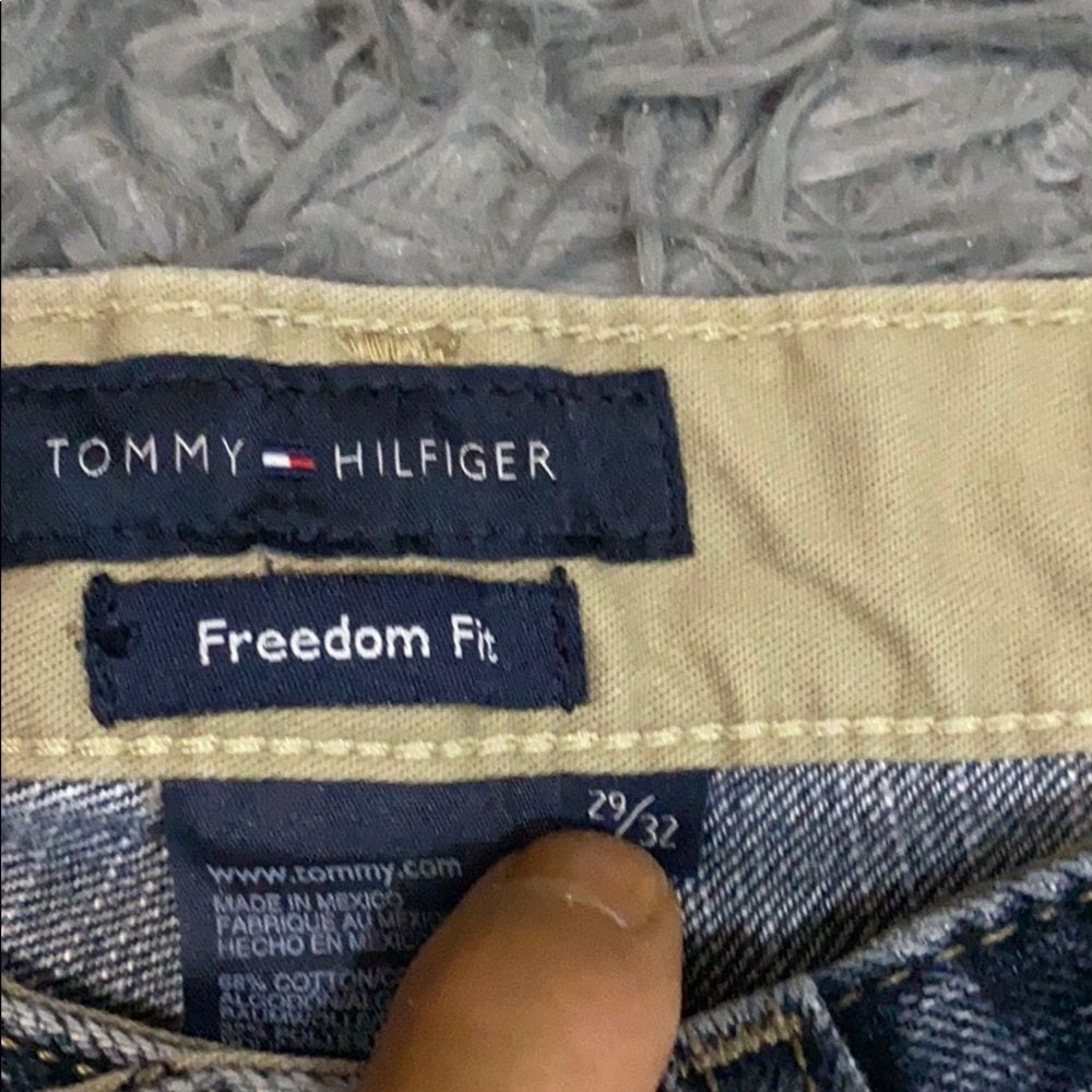 Tommy Hilfiger freedom fit jeans size 29 / 32 EUC straight leg - Picture 5 of 9